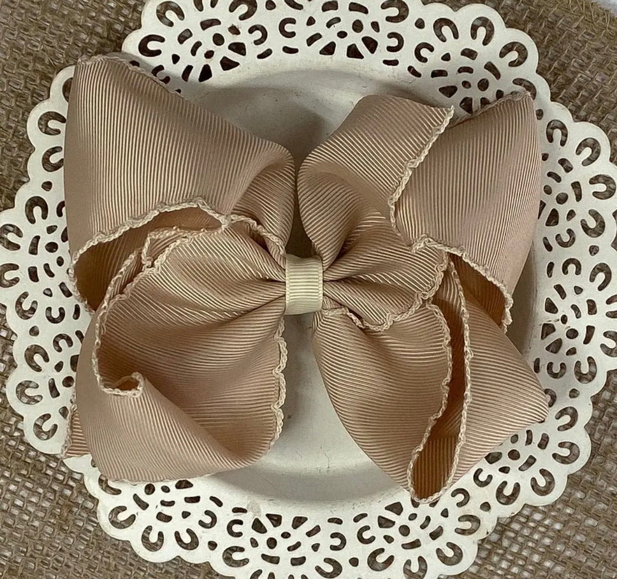 Oatmeal and Ivory Moonstitch Bow Alligator Clip 5in