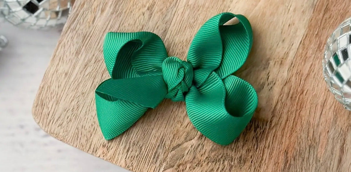 Emerald Bow Alligator Clip 3in